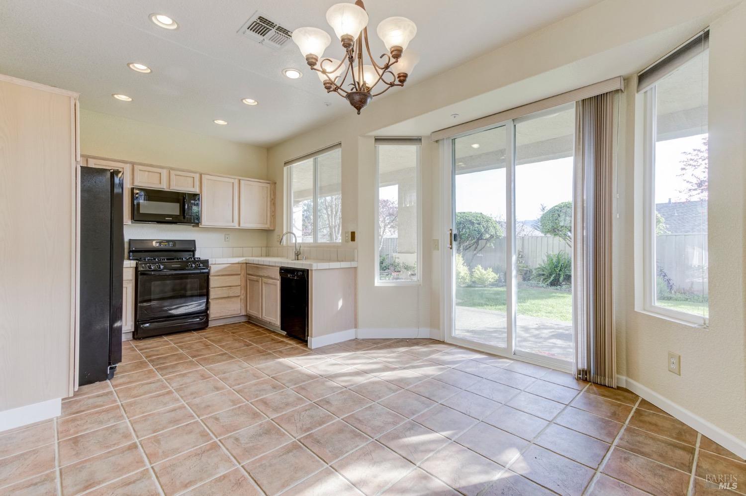 Detail Gallery Image 16 of 34 For 312 Rolling Hill Ct, Cloverdale,  CA 95425 - 2 Beds | 2 Baths