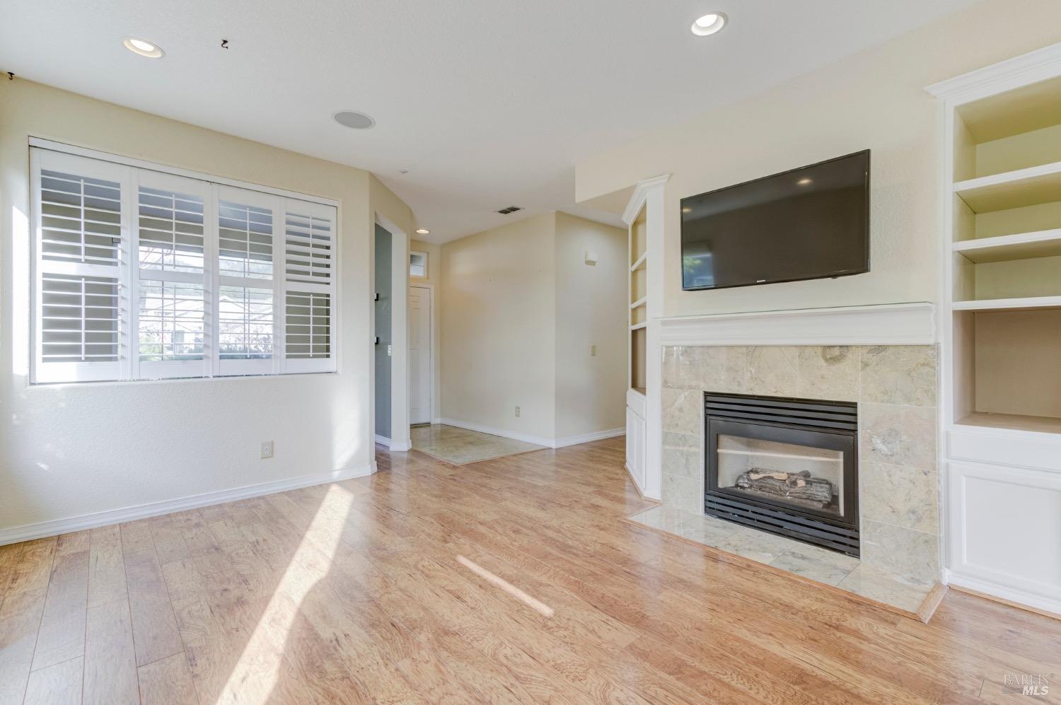 Detail Gallery Image 8 of 34 For 312 Rolling Hill Ct, Cloverdale,  CA 95425 - 2 Beds | 2 Baths