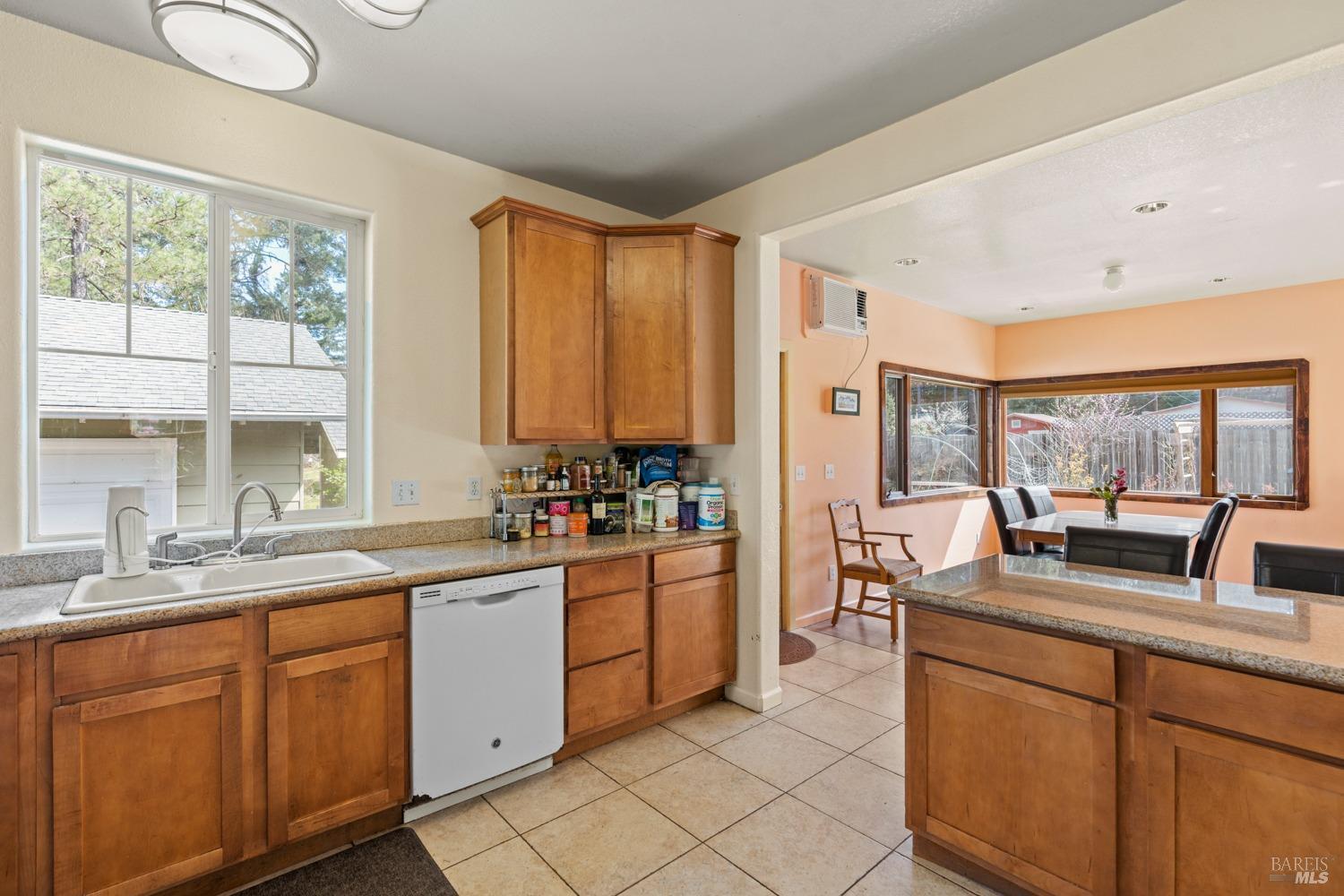 Detail Gallery Image 7 of 30 For 2201 North Rd, Laytonville,  CA 95454 - 2 Beds | 2/1 Baths