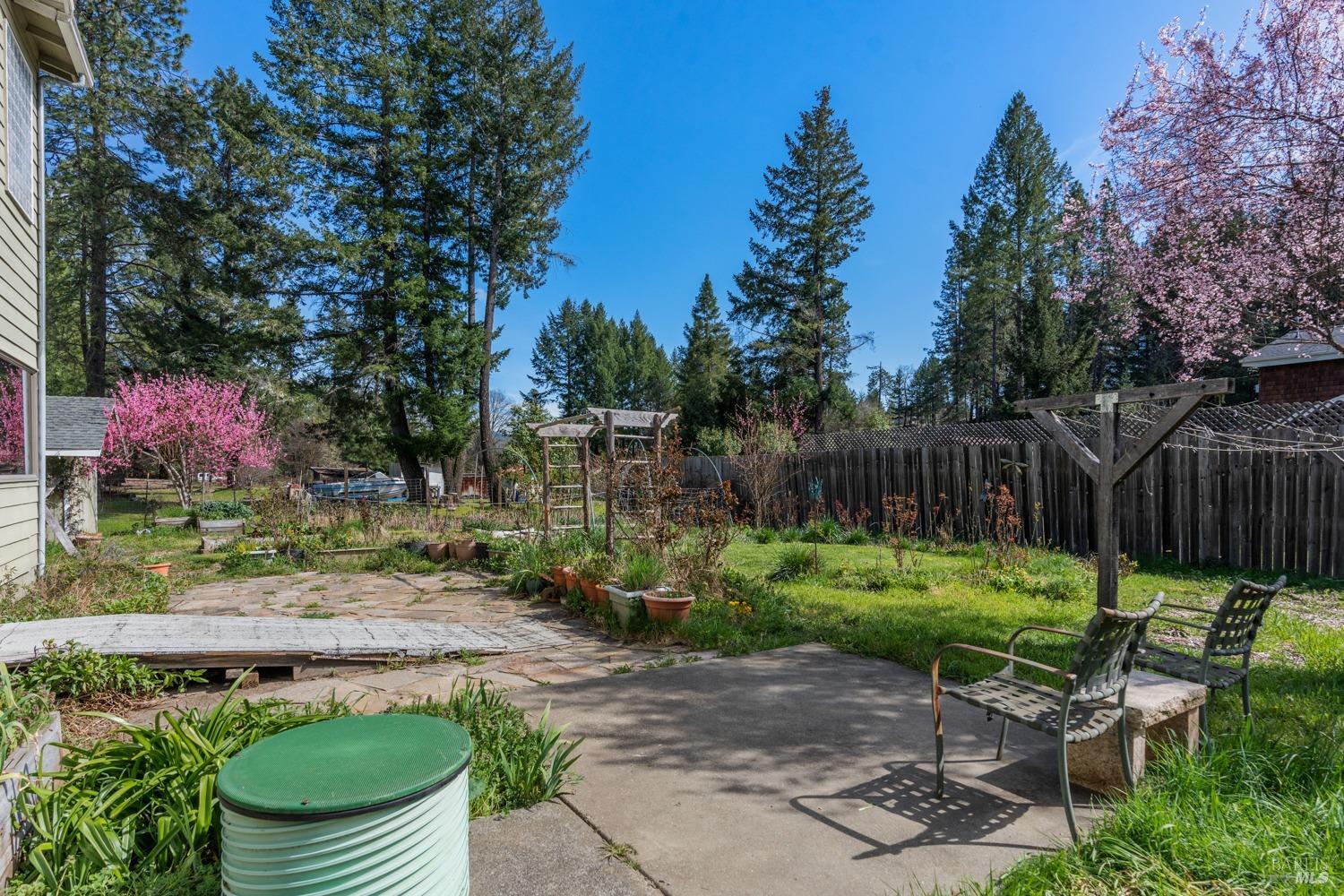 Detail Gallery Image 24 of 30 For 2201 North Rd, Laytonville,  CA 95454 - 2 Beds | 2/1 Baths