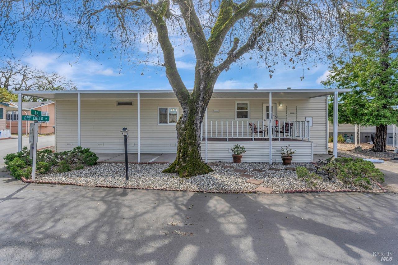 Photo of 8095 A St in Windsor, CA