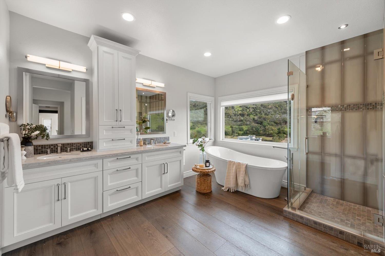 Detail Gallery Image 23 of 68 For 220 Wintergreen Cir, Napa,  CA 94558 - 4 Beds | 3/1 Baths