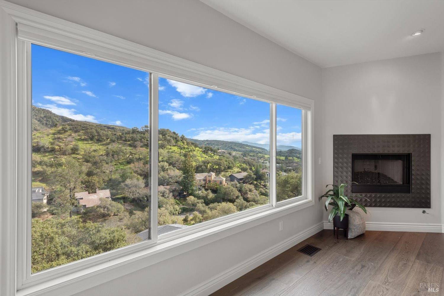 Detail Gallery Image 22 of 68 For 220 Wintergreen Cir, Napa,  CA 94558 - 4 Beds | 3/1 Baths
