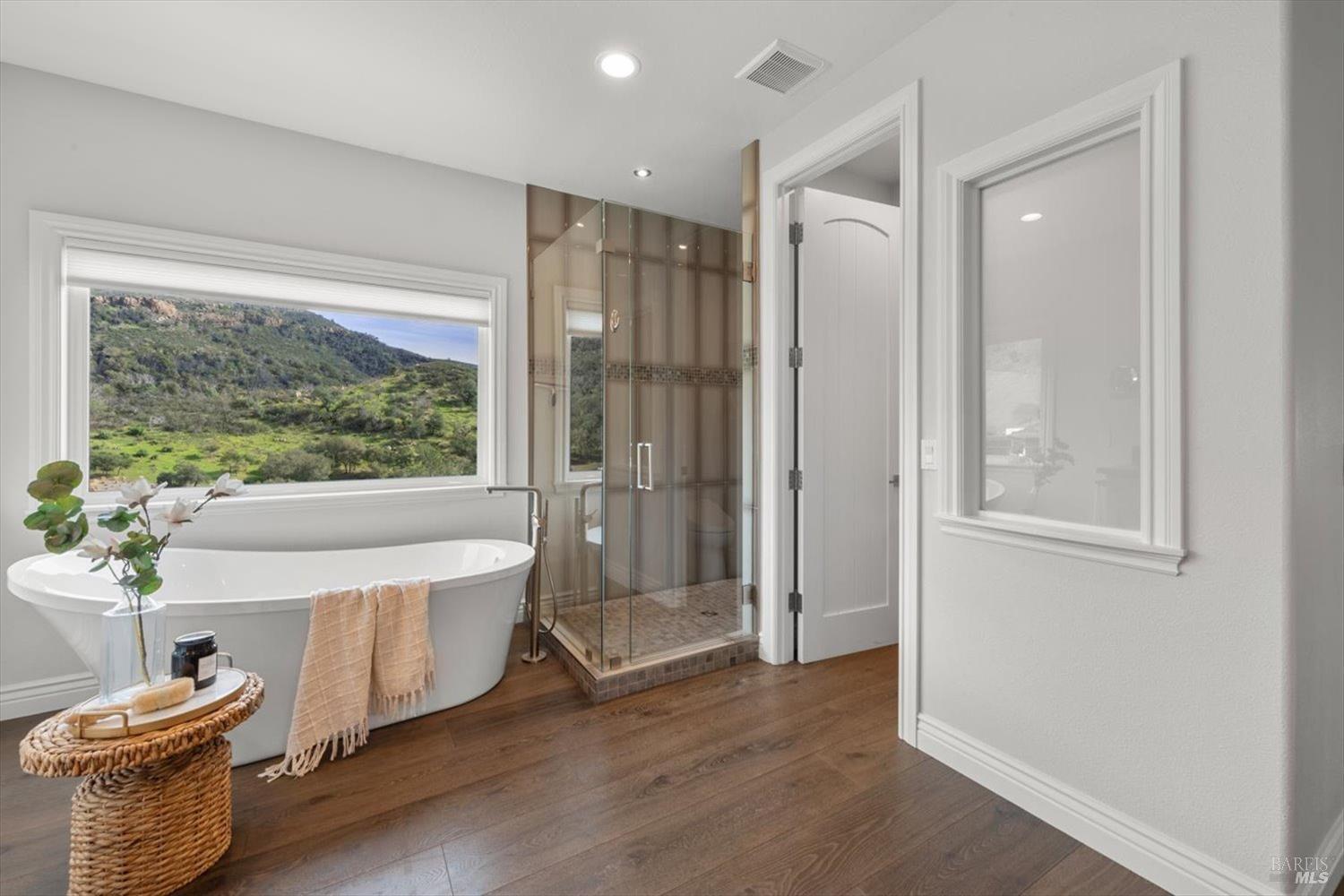 Detail Gallery Image 24 of 68 For 220 Wintergreen Cir, Napa,  CA 94558 - 4 Beds | 3/1 Baths