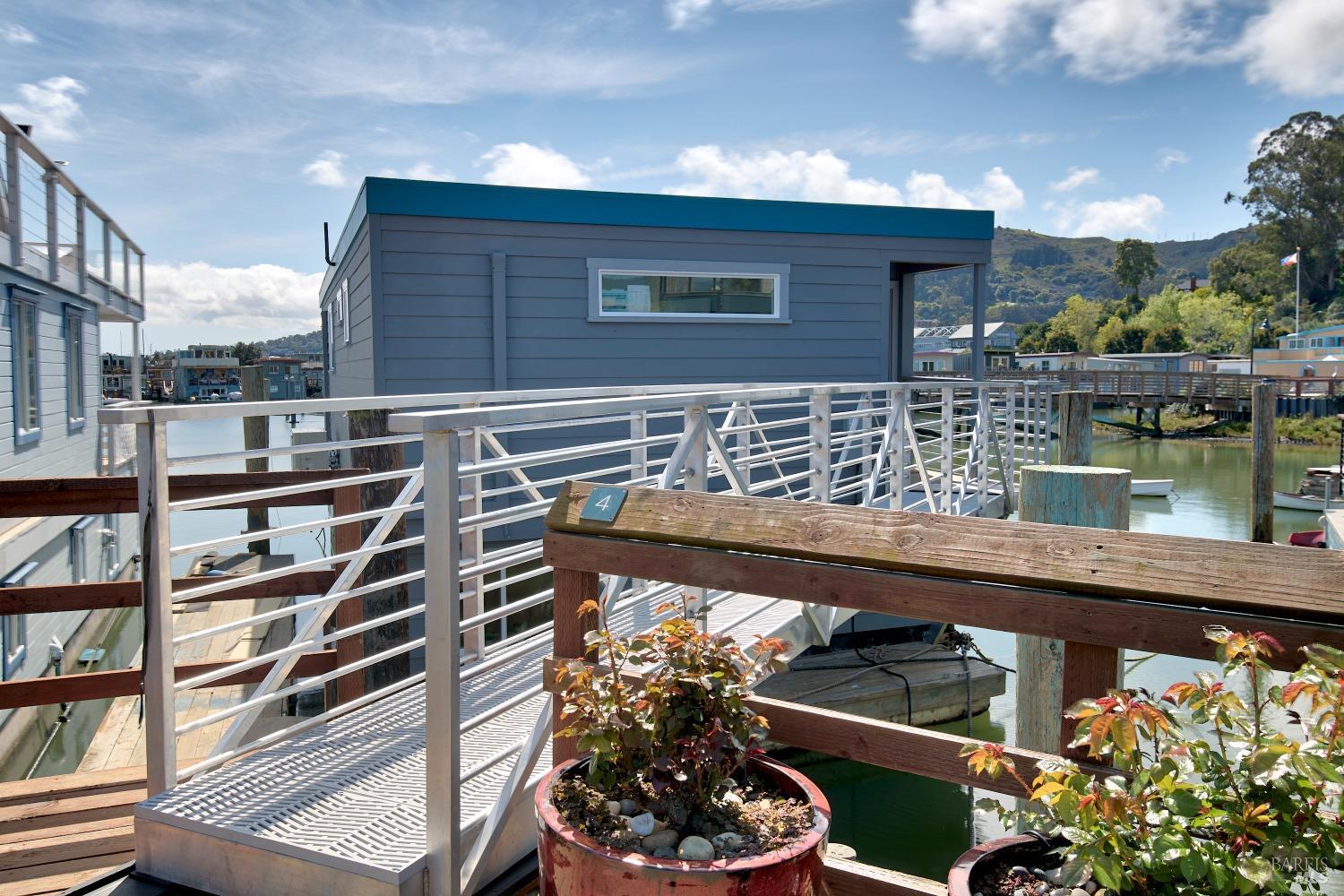 Detail Gallery Image 23 of 24 For 4 Issaquah Dock Unkn, Sausalito,  CA 94965 - 4 Beds | 2 Baths