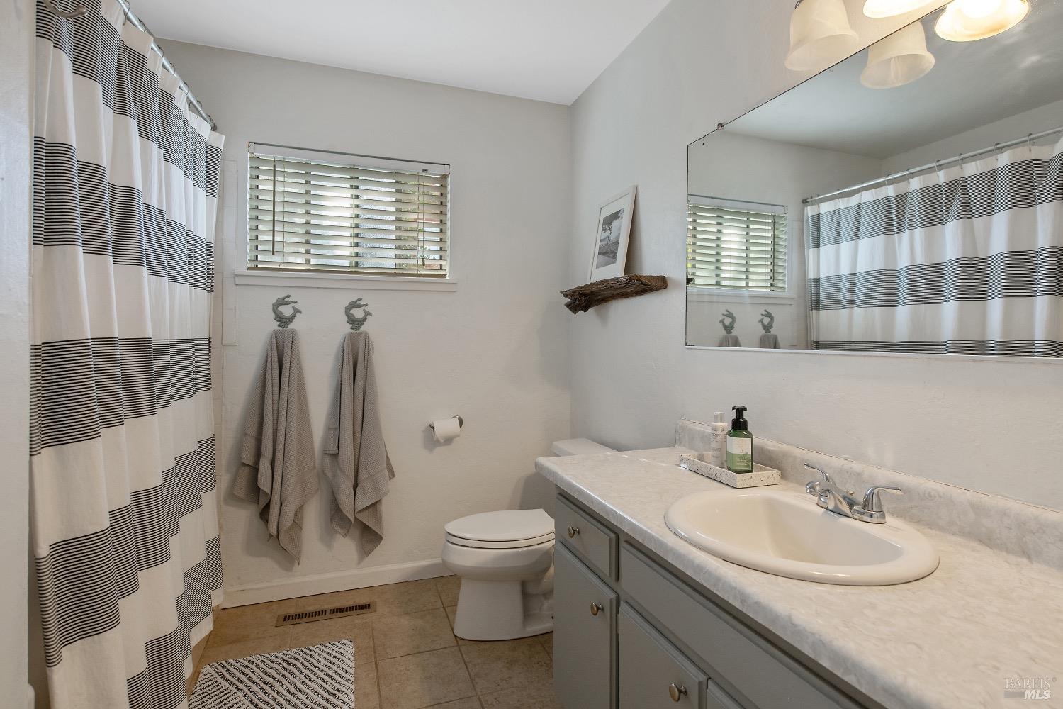 Detail Gallery Image 9 of 17 For 6969 Wallace St, Sebastopol,  CA 95472 - 2 Beds | 1/1 Baths