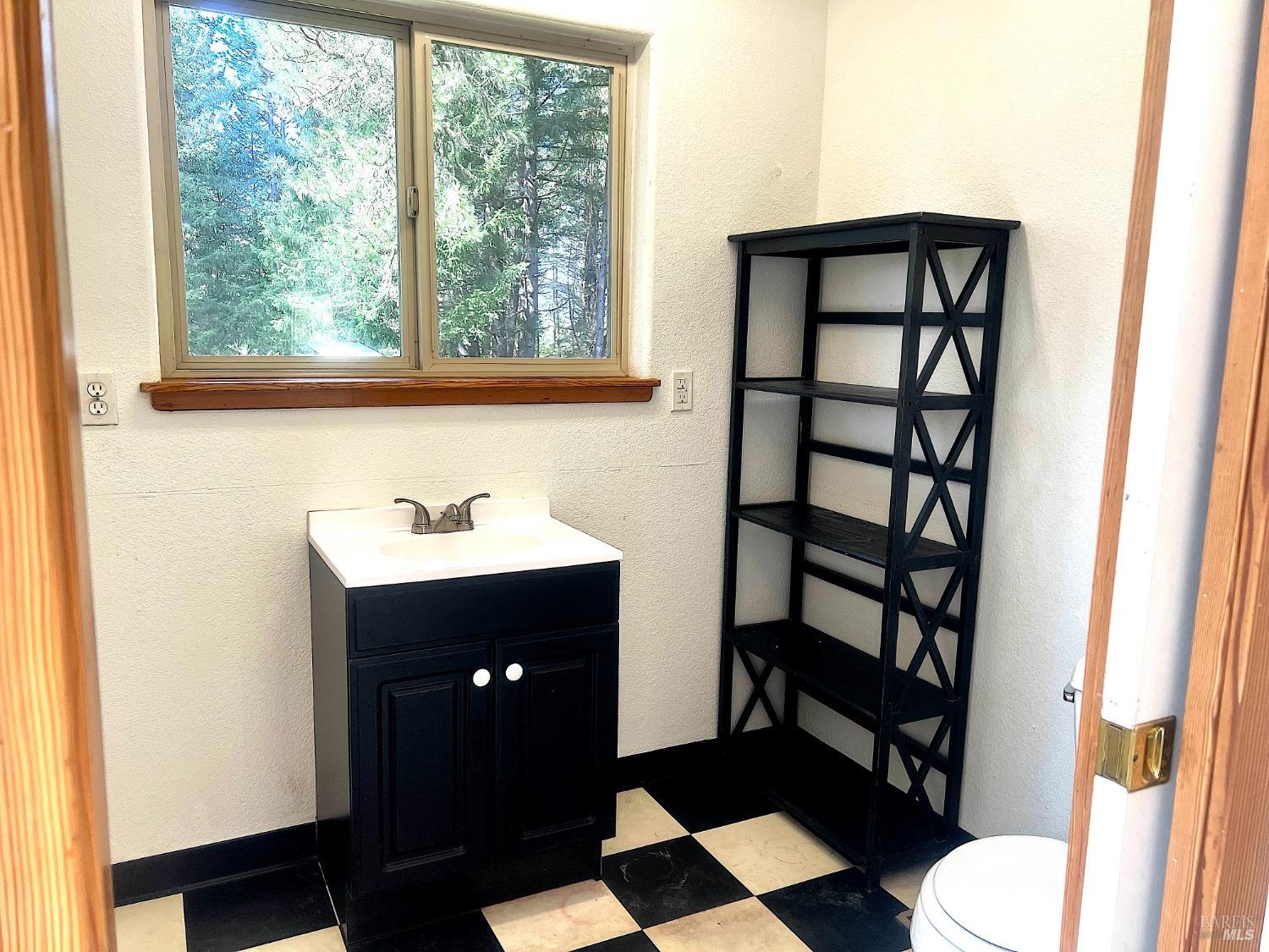 Detail Gallery Image 24 of 29 For 1700 Hilltop Dr, Willits,  CA 95490 - 1 Beds | 1/1 Baths
