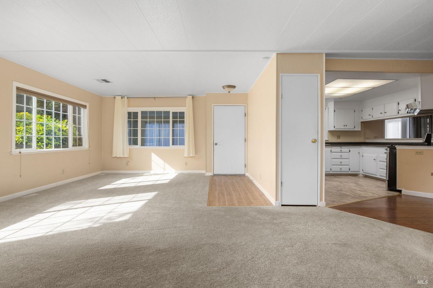 Detail Gallery Image 10 of 36 For 176 Sequoia Cir, Santa Rosa,  CA 95401 - 2 Beds | 2 Baths