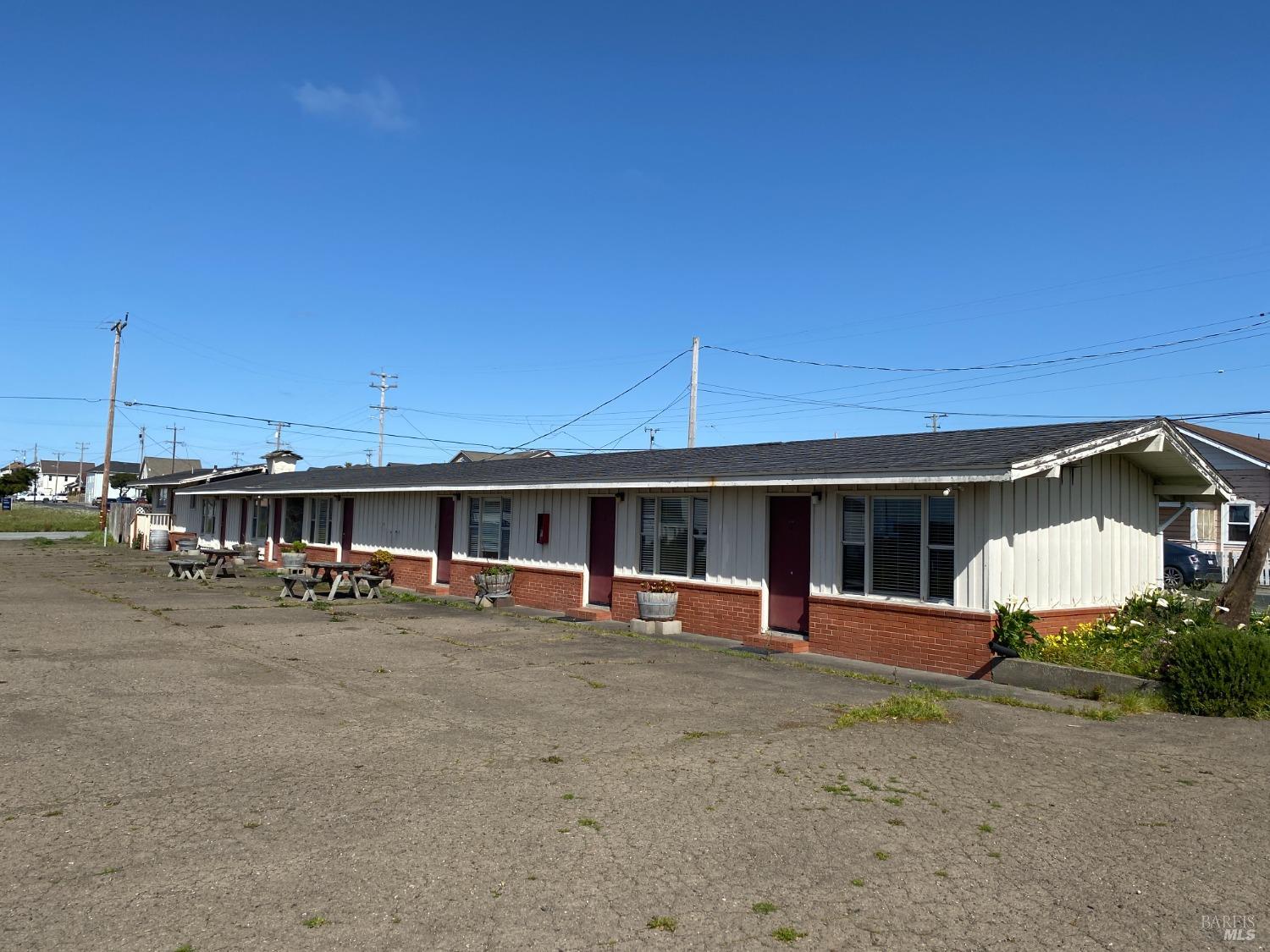 Photo of 327 Franklin St in Fort Bragg, CA