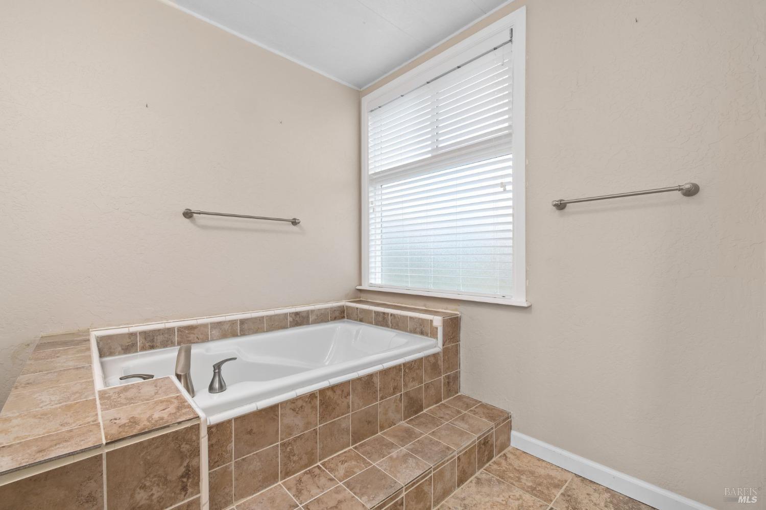 Detail Gallery Image 15 of 36 For 176 Sequoia Cir, Santa Rosa,  CA 95401 - 2 Beds | 2 Baths