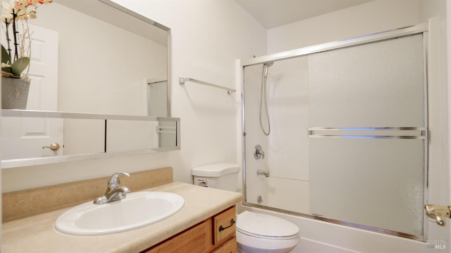 Detail Gallery Image 10 of 30 For 1540 Center Rd #275,  Novato,  CA 94947 - 1 Beds | 1 Baths