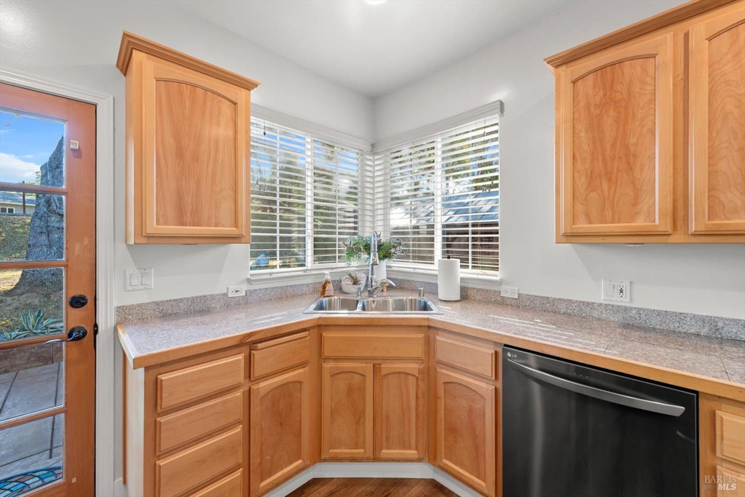 Detail Gallery Image 13 of 54 For 205 Jasmine Ct, Napa,  CA 94558 - 3 Beds | 2 Baths