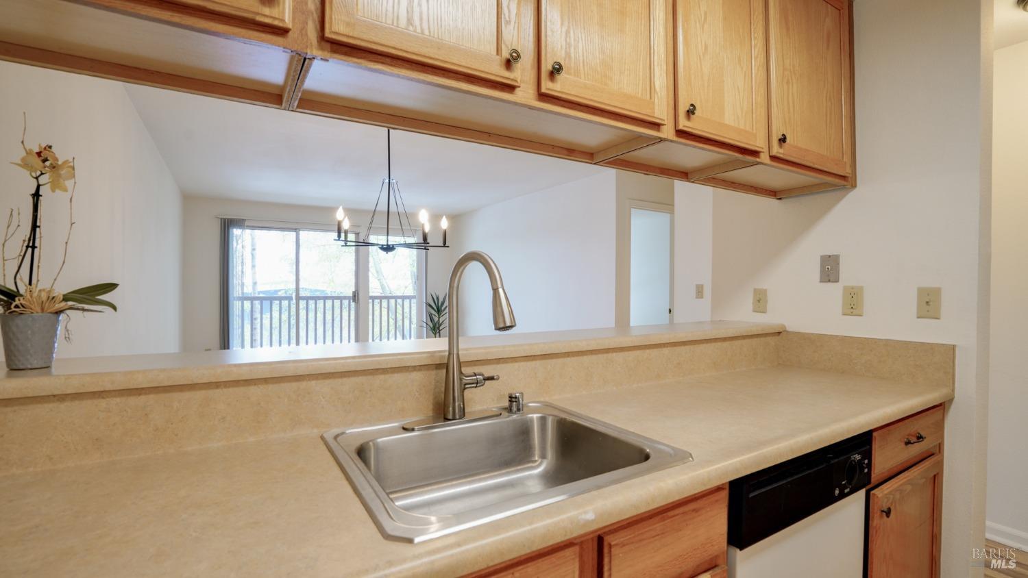 Detail Gallery Image 1 of 30 For 1540 Center Rd #275,  Novato,  CA 94947 - 1 Beds | 1 Baths