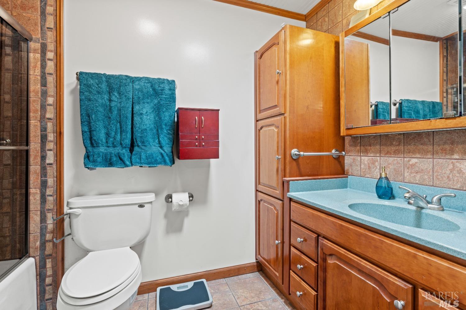 Detail Gallery Image 14 of 39 For 700 Steele Ln, Laytonville,  CA 95454 - 2 Beds | 2 Baths