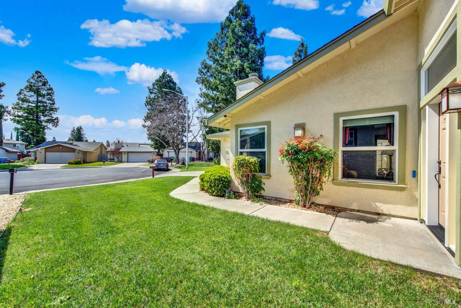 Detail Gallery Image 3 of 68 For 130 Incline Ct, Vacaville,  CA 95687 - 2 Beds | 2 Baths