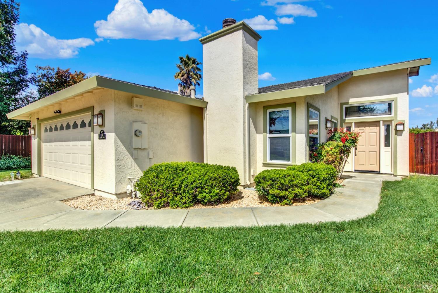 Detail Gallery Image 2 of 68 For 130 Incline Ct, Vacaville,  CA 95687 - 2 Beds | 2 Baths
