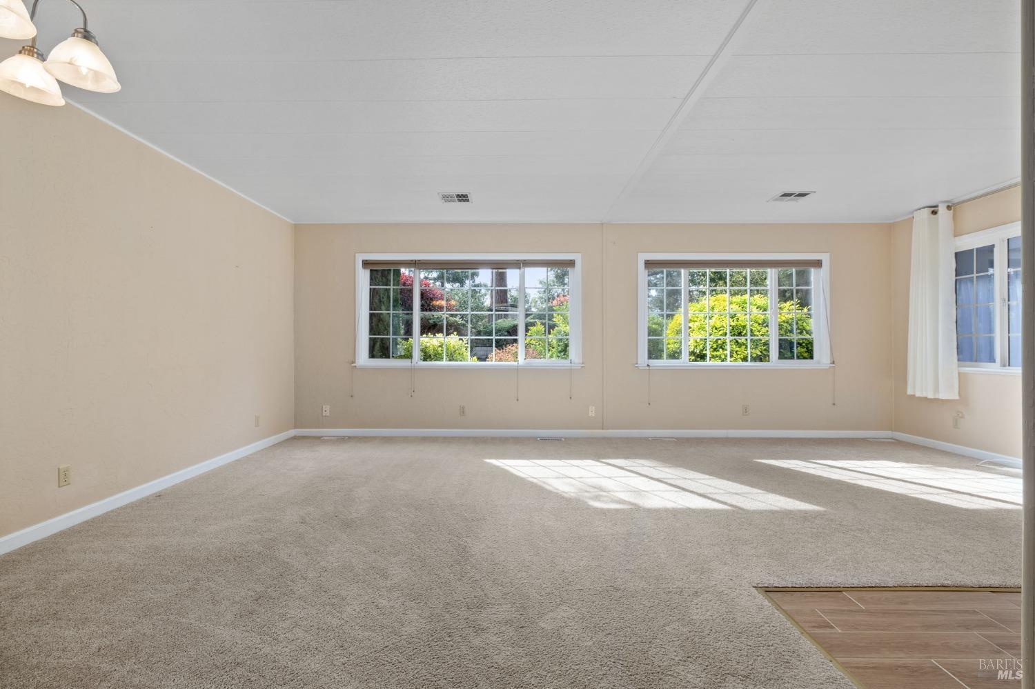 Detail Gallery Image 9 of 36 For 176 Sequoia Cir, Santa Rosa,  CA 95401 - 2 Beds | 2 Baths
