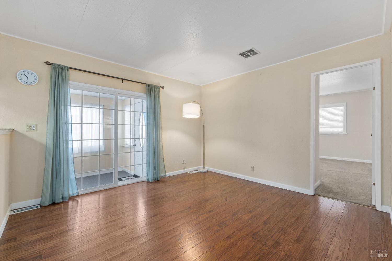 Detail Gallery Image 6 of 36 For 176 Sequoia Cir, Santa Rosa,  CA 95401 - 2 Beds | 2 Baths