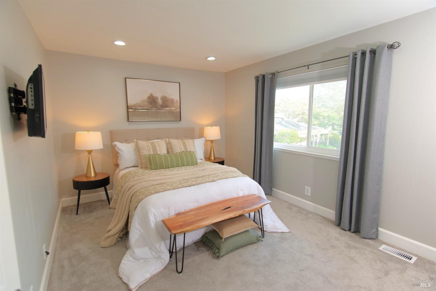 Detail Gallery Image 11 of 21 For 54 Trinity Dr, Novato,  CA 94947 - 2 Beds | 1 Baths