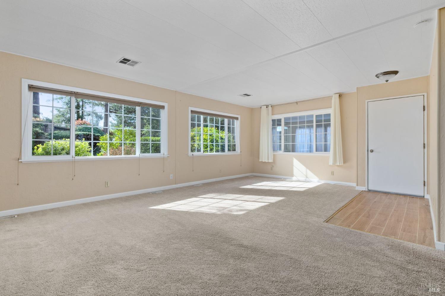 Detail Gallery Image 8 of 36 For 176 Sequoia Cir, Santa Rosa,  CA 95401 - 2 Beds | 2 Baths