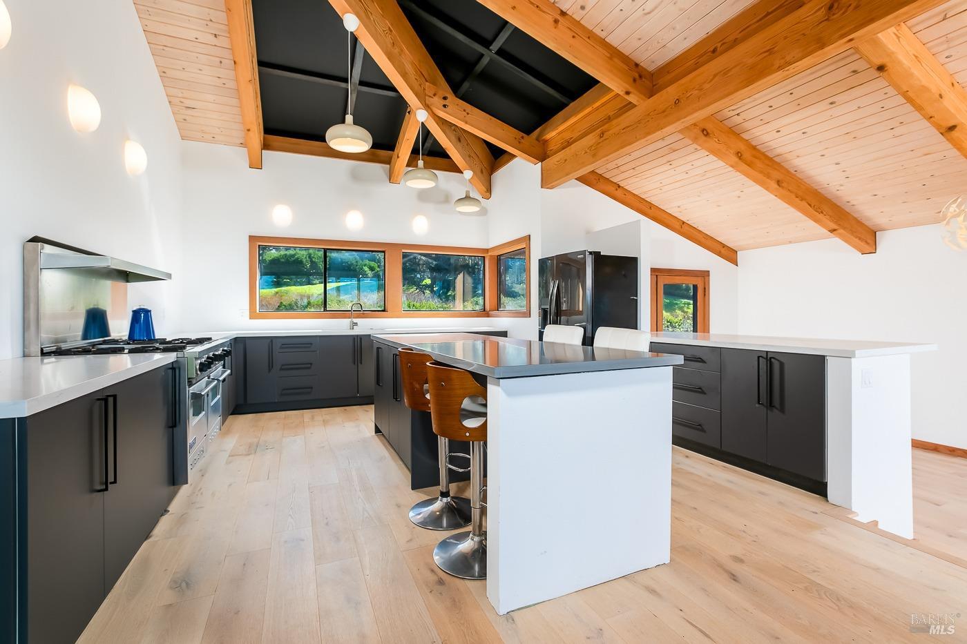 Detail Gallery Image 8 of 51 For 45460 Indian Shoals Rd, Mendocino,  CA 95460 - 4 Beds | 4 Baths