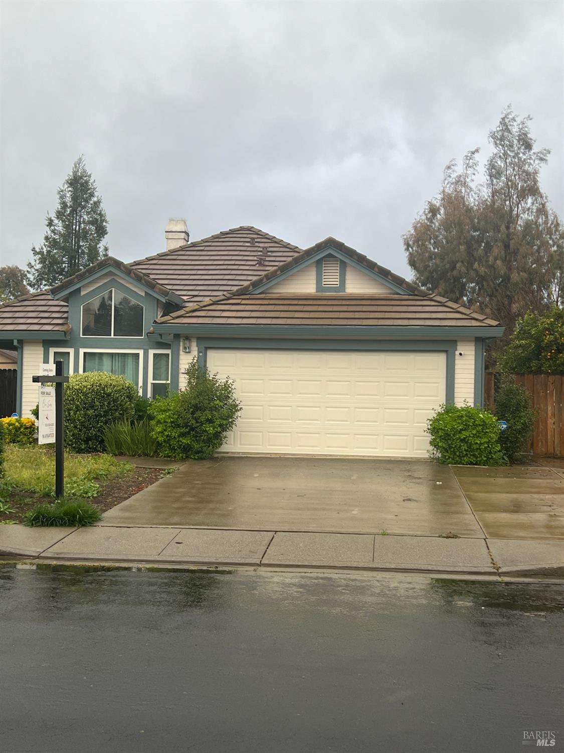 Photo of 702 Owl Dr in Vacaville, CA