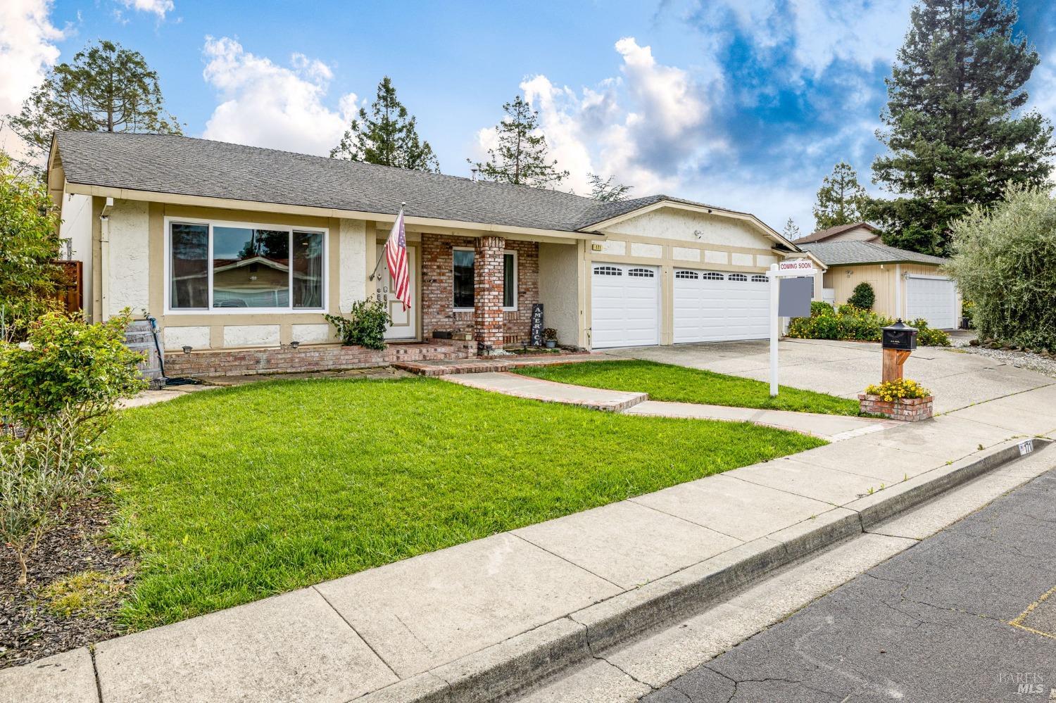 Detail Gallery Image 2 of 56 For 171 Fescue Way, Rohnert Park,  CA 94928 - 3 Beds | 2 Baths