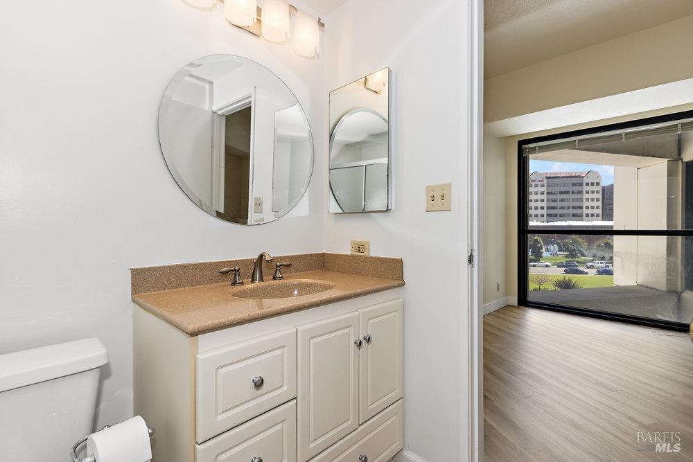 Detail Gallery Image 22 of 45 For 6363 Christie Ave #321,  Emeryville,  CA 94608 - 1 Beds | 1 Baths