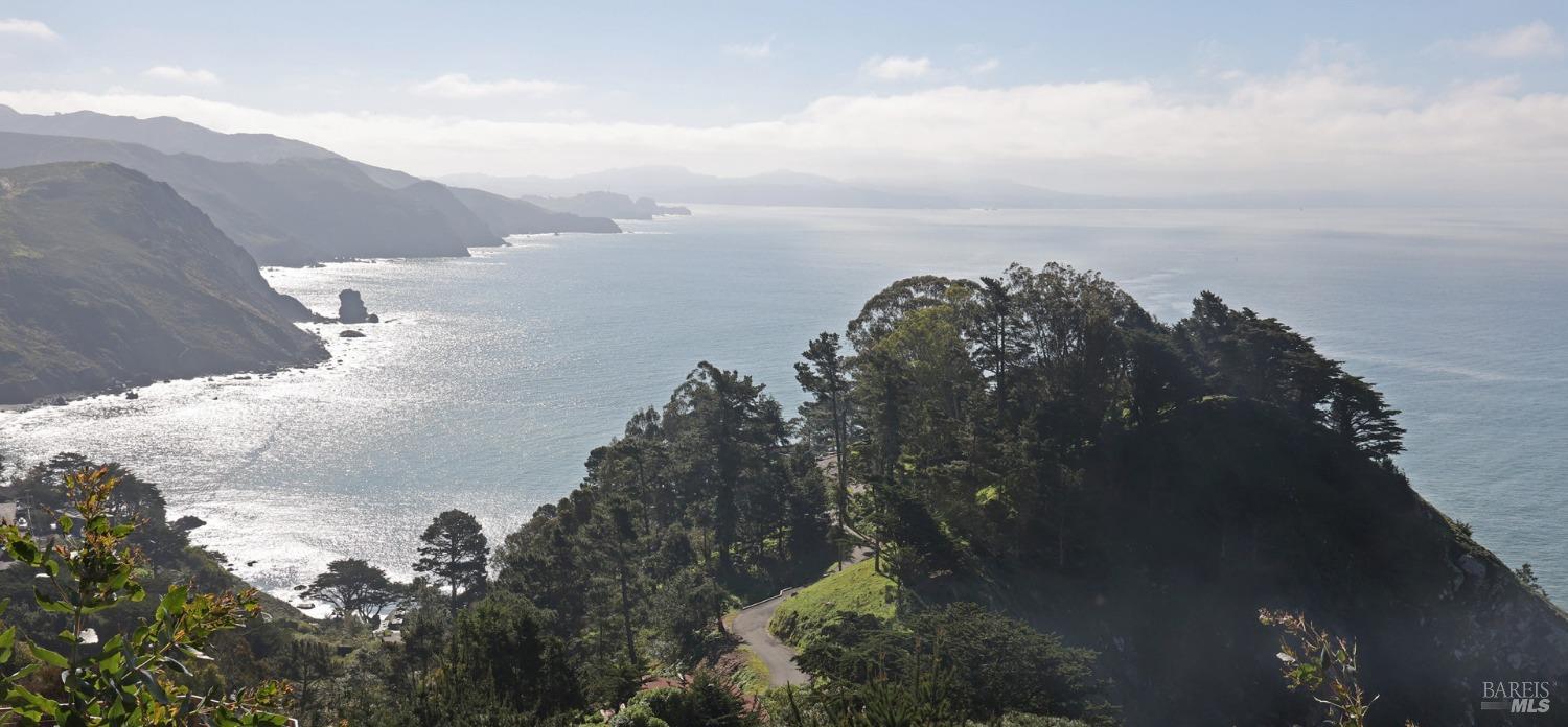 Charlotte Way, Muir Beach, California image 11