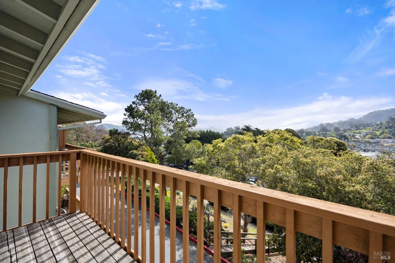 Detail Gallery Image 3 of 20 For 715 Drake Ave, Sausalito,  CA 94965 - 2 Beds | 1 Baths