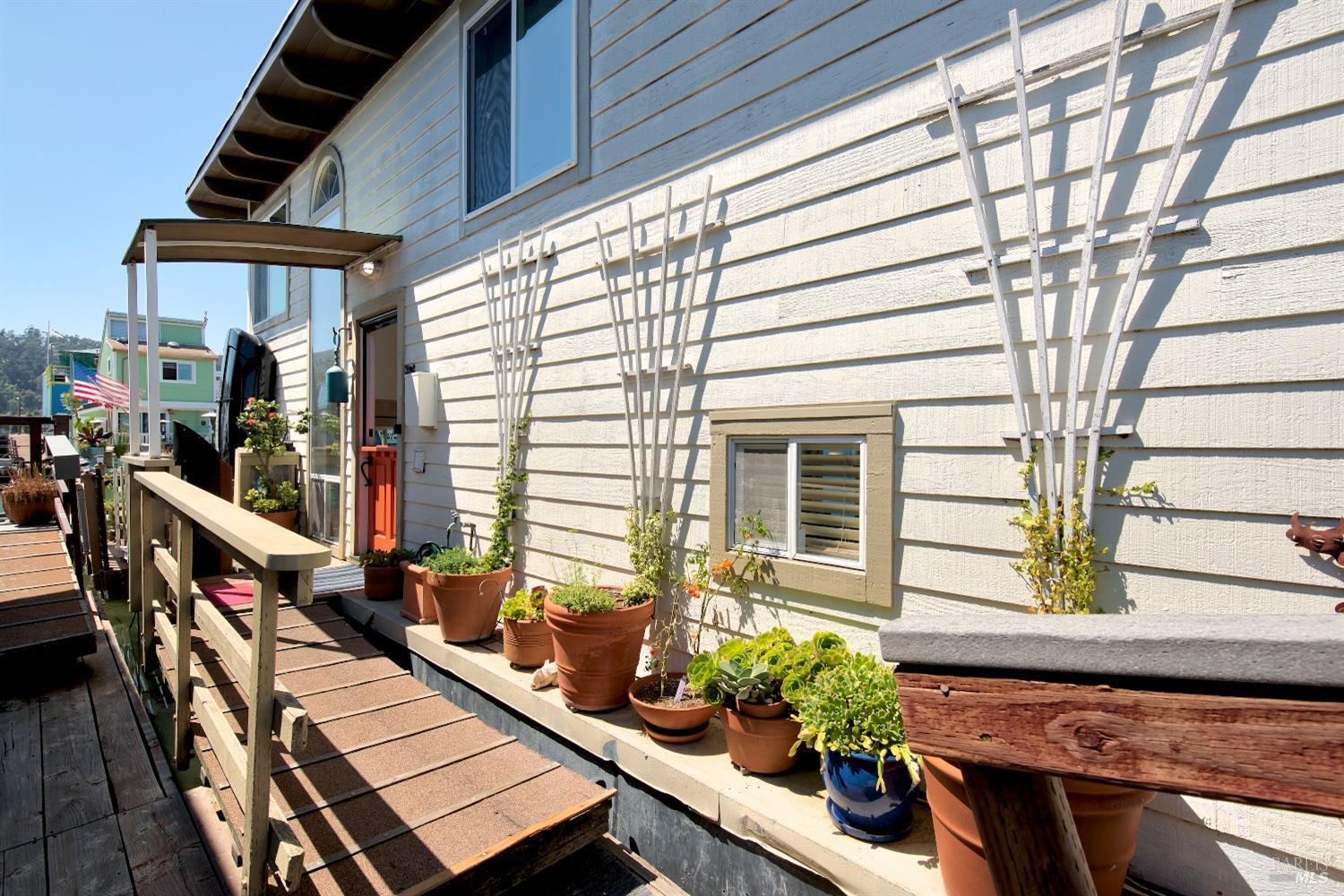 Detail Gallery Image 18 of 19 For 21 E Pier Unkn, Sausalito,  CA 94965 - 2 Beds | 1/1 Baths