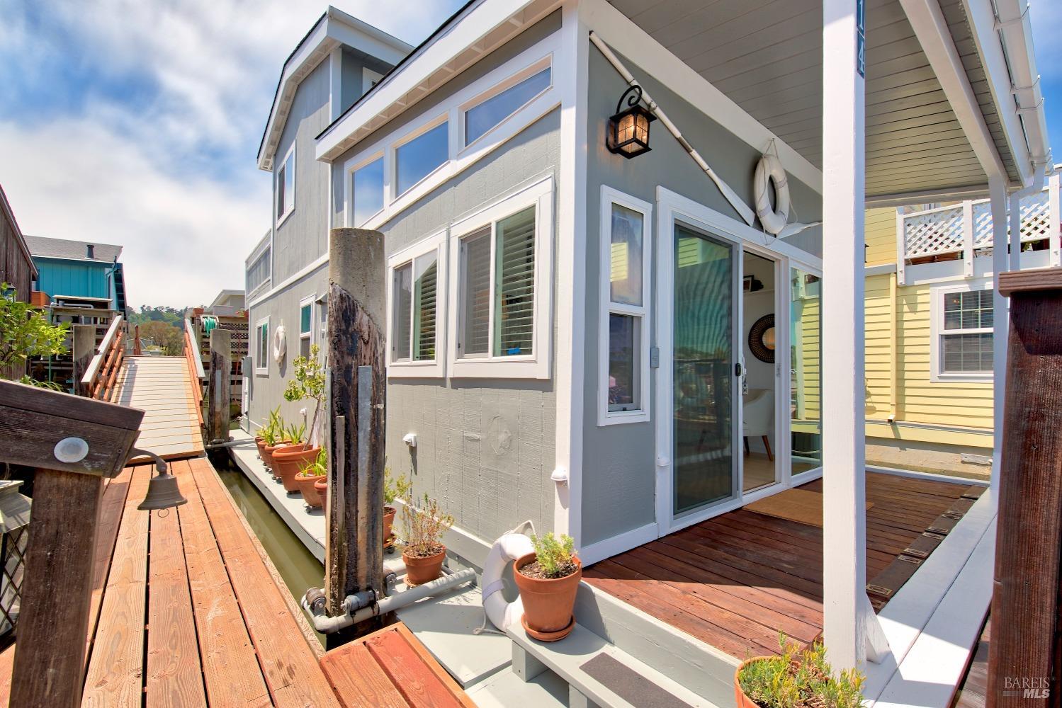 Detail Gallery Image 12 of 21 For 14 E Pier Unkn, Sausalito,  CA 94965 - 2 Beds | 1 Baths