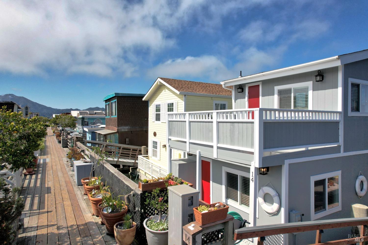 Detail Gallery Image 11 of 21 For 14 E Pier Unkn, Sausalito,  CA 94965 - 2 Beds | 1 Baths