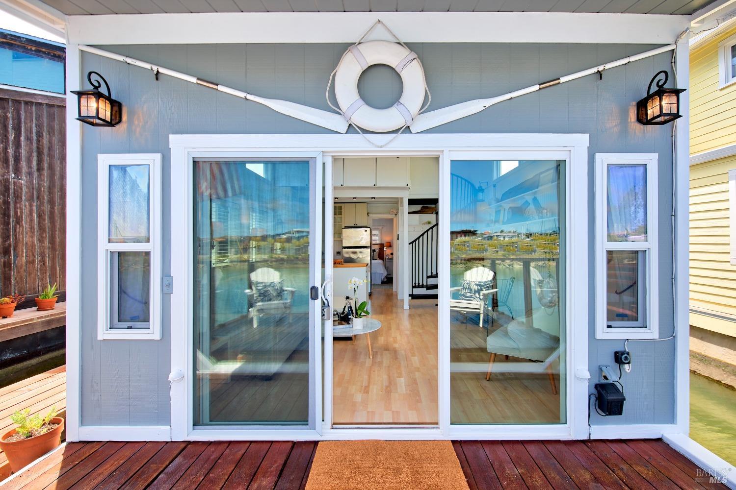 Detail Gallery Image 9 of 21 For 14 E Pier Unkn, Sausalito,  CA 94965 - 2 Beds | 1 Baths