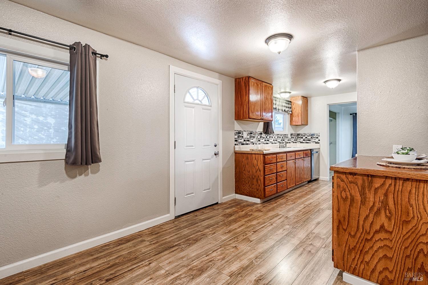 Detail Gallery Image 5 of 49 For 73 Leisure Park Cir, Santa Rosa,  CA 95401 - 3 Beds | 2 Baths