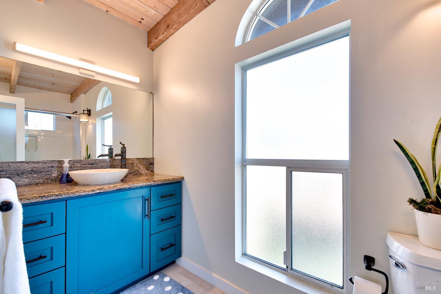 Detail Gallery Image 16 of 19 For 21 E Pier Unkn, Sausalito,  CA 94965 - 2 Beds | 1/1 Baths