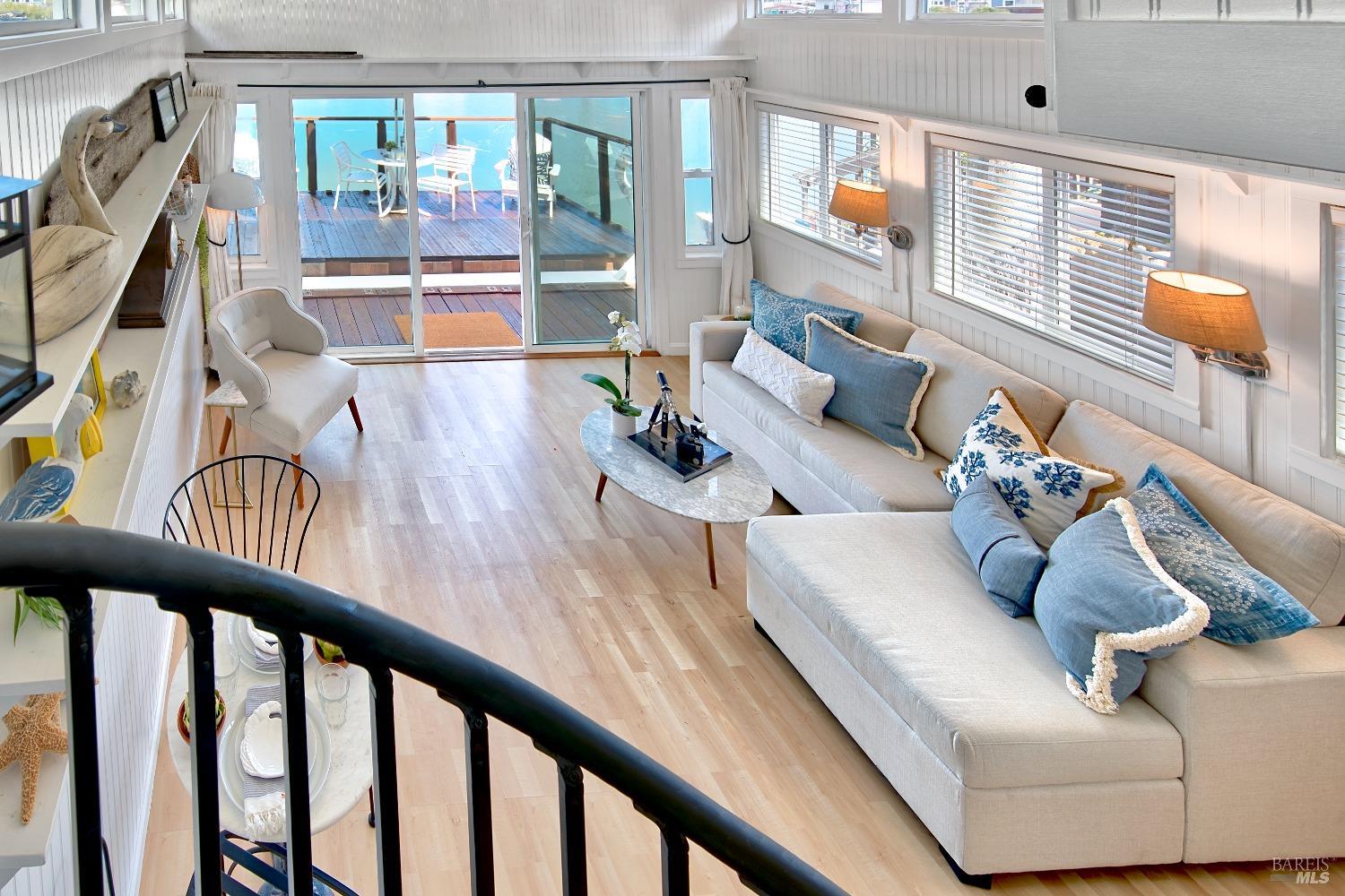 Detail Gallery Image 7 of 21 For 14 E Pier Unkn, Sausalito,  CA 94965 - 2 Beds | 1 Baths