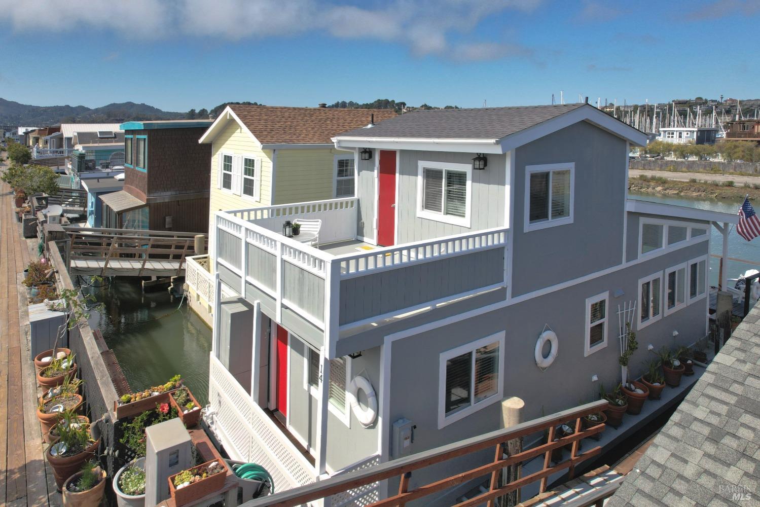 Detail Gallery Image 1 of 21 For 14 E Pier Unkn, Sausalito,  CA 94965 - 2 Beds | 1 Baths