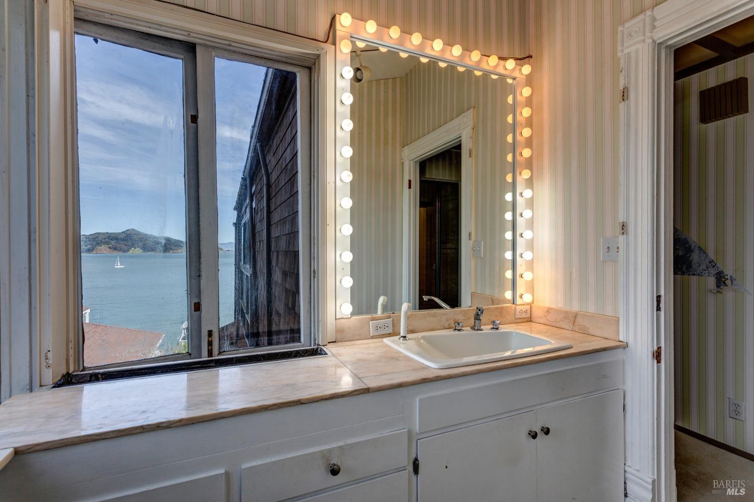 Detail Gallery Image 20 of 38 For 48 Bulkley Ave, Sausalito,  CA 94965 - – Beds | – Baths
