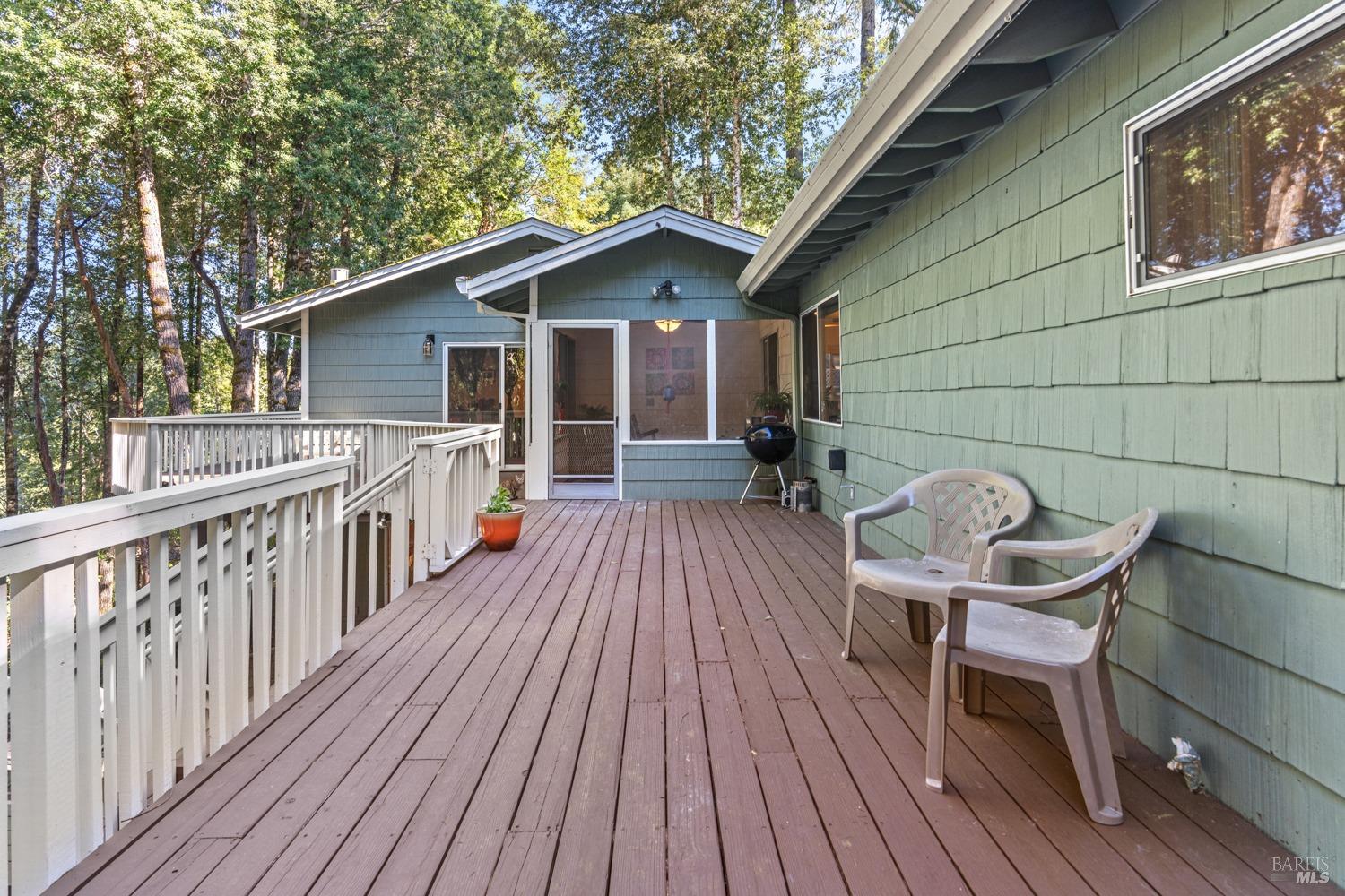 Detail Gallery Image 33 of 41 For 25843 Bear Ln, Willits,  CA 95490 - 4 Beds | 3/1 Baths
