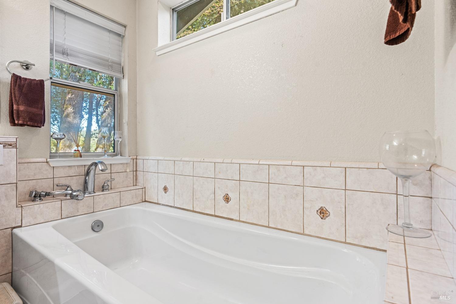 Detail Gallery Image 20 of 41 For 25843 Bear Ln, Willits,  CA 95490 - 4 Beds | 3/1 Baths