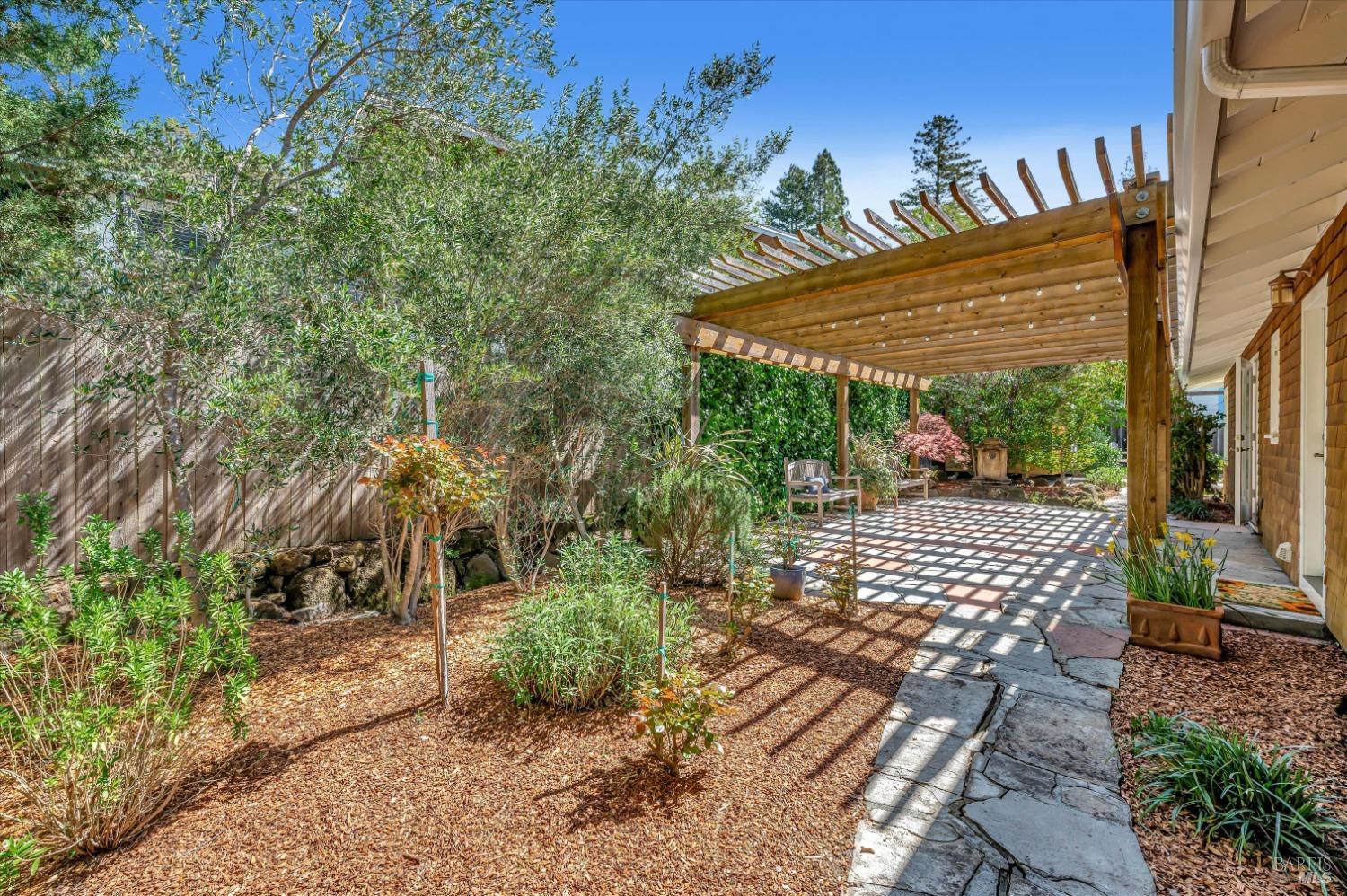Detail Gallery Image 47 of 59 For 10 Butterfly Ln, Kentfield,  CA 94904 - 4 Beds | 3 Baths