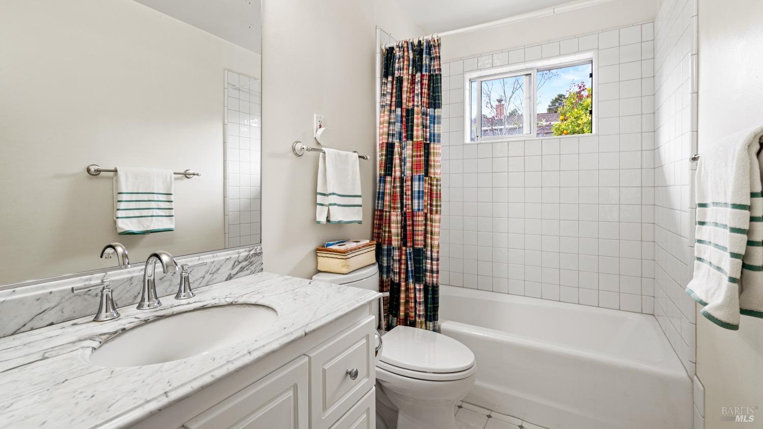 Detail Gallery Image 11 of 35 For 27 Briarwood Dr, San Rafael,  CA 94901 - 3 Beds | 2 Baths
