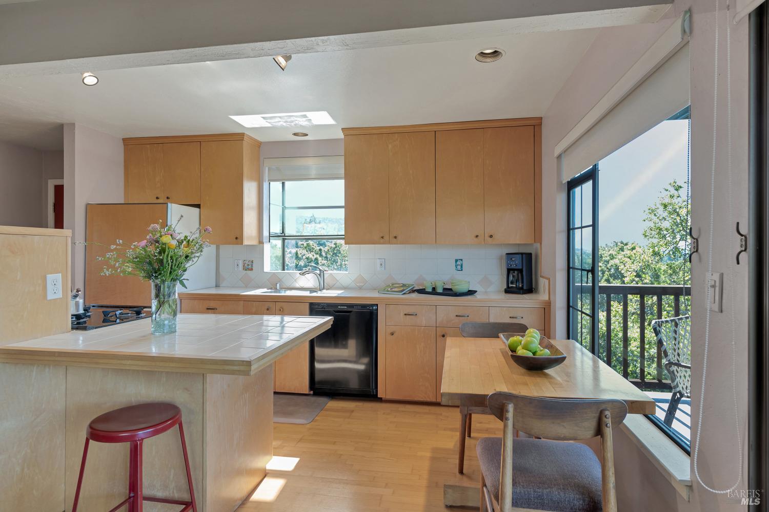 Detail Gallery Image 7 of 32 For 17303 Keaton Ave, Sonoma,  CA 95476 - 2 Beds | 2 Baths
