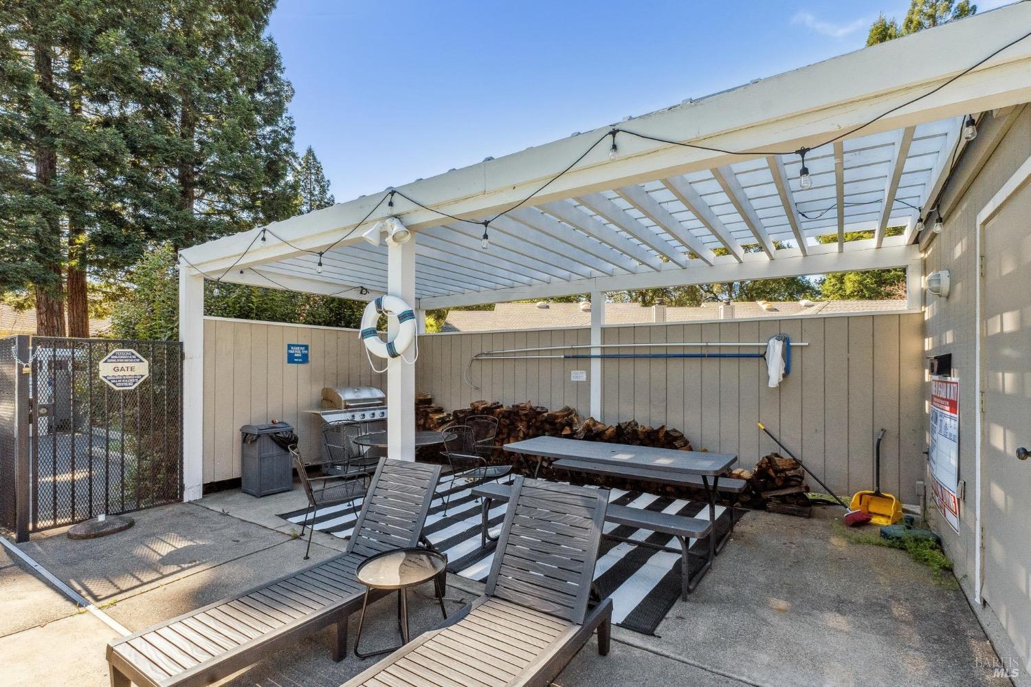 Detail Gallery Image 31 of 32 For 355 W Thomson Ave, Sonoma,  CA 95476 - 2 Beds | 1 Baths