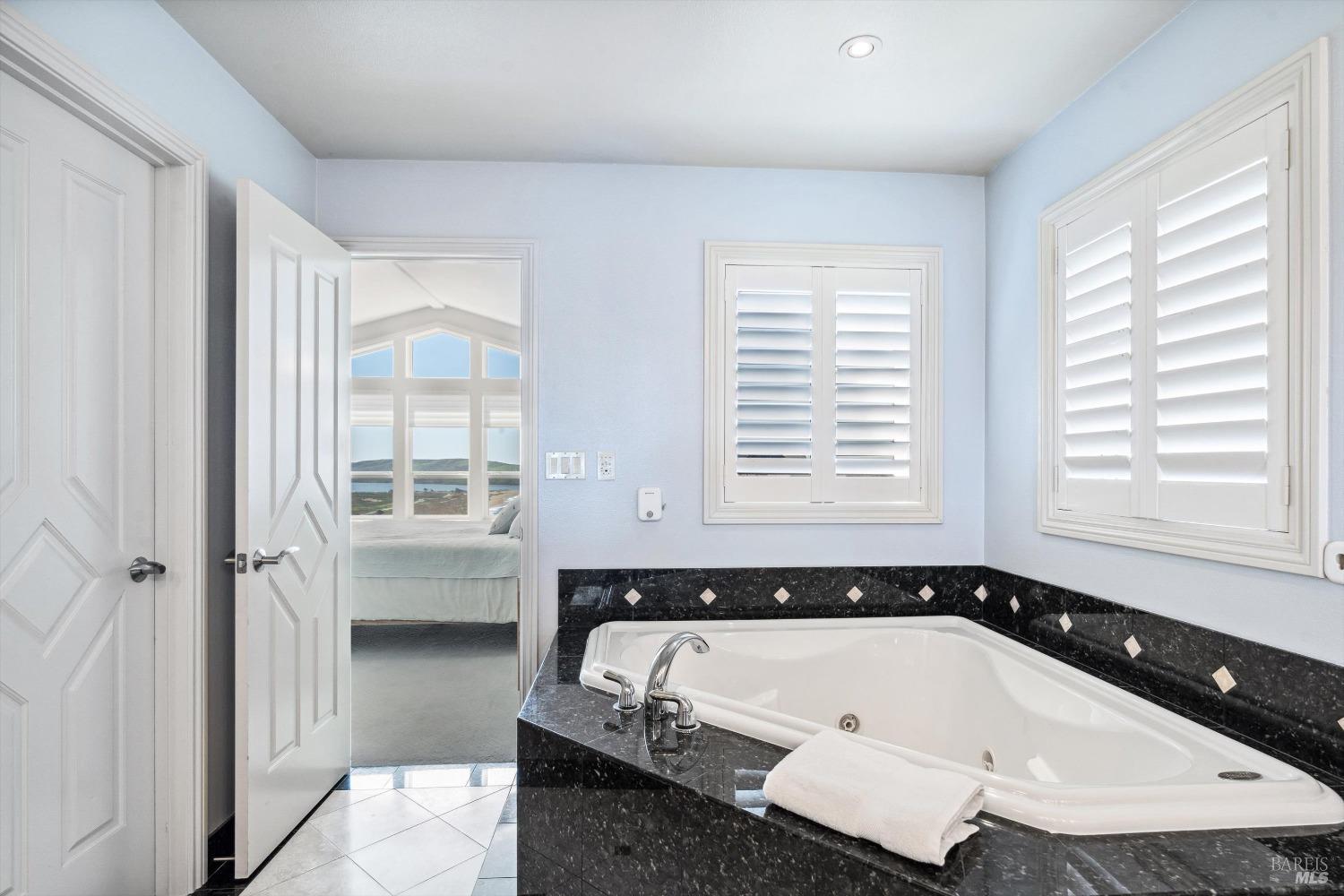 Detail Gallery Image 21 of 57 For 565 Oceana Dr, Dillon Beach,  CA 94929 - 3 Beds | 3/1 Baths