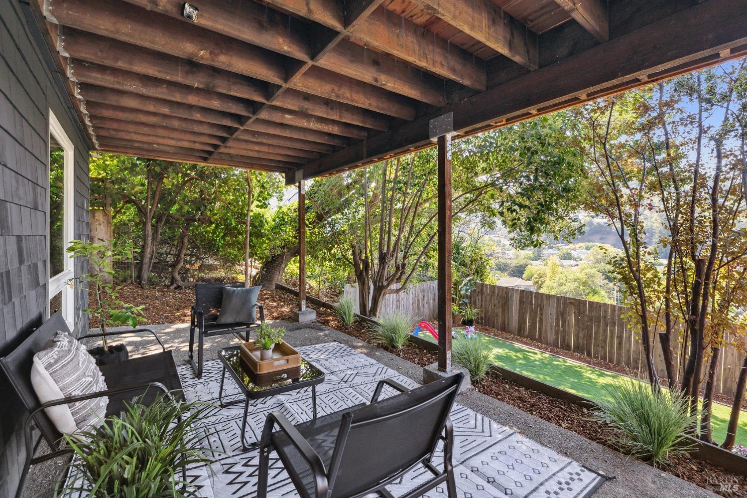 Detail Gallery Image 24 of 27 For 65 Blossom Dr, San Rafael,  CA 94901 - 3 Beds | 2/1 Baths