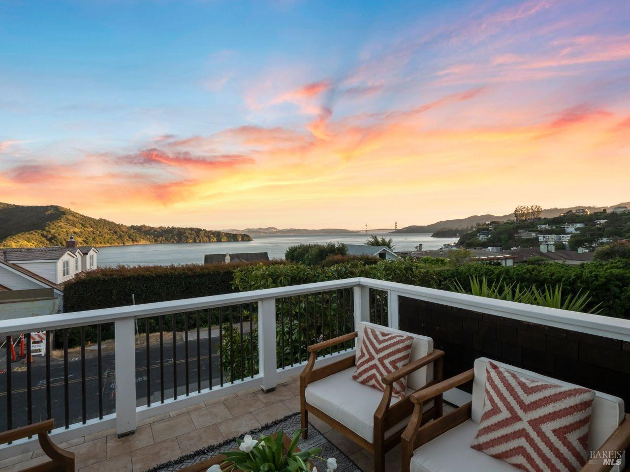 Detail Gallery Image 34 of 74 For 2355 Paradise Dr, Tiburon,  CA 94920 - 4 Beds | 3 Baths
