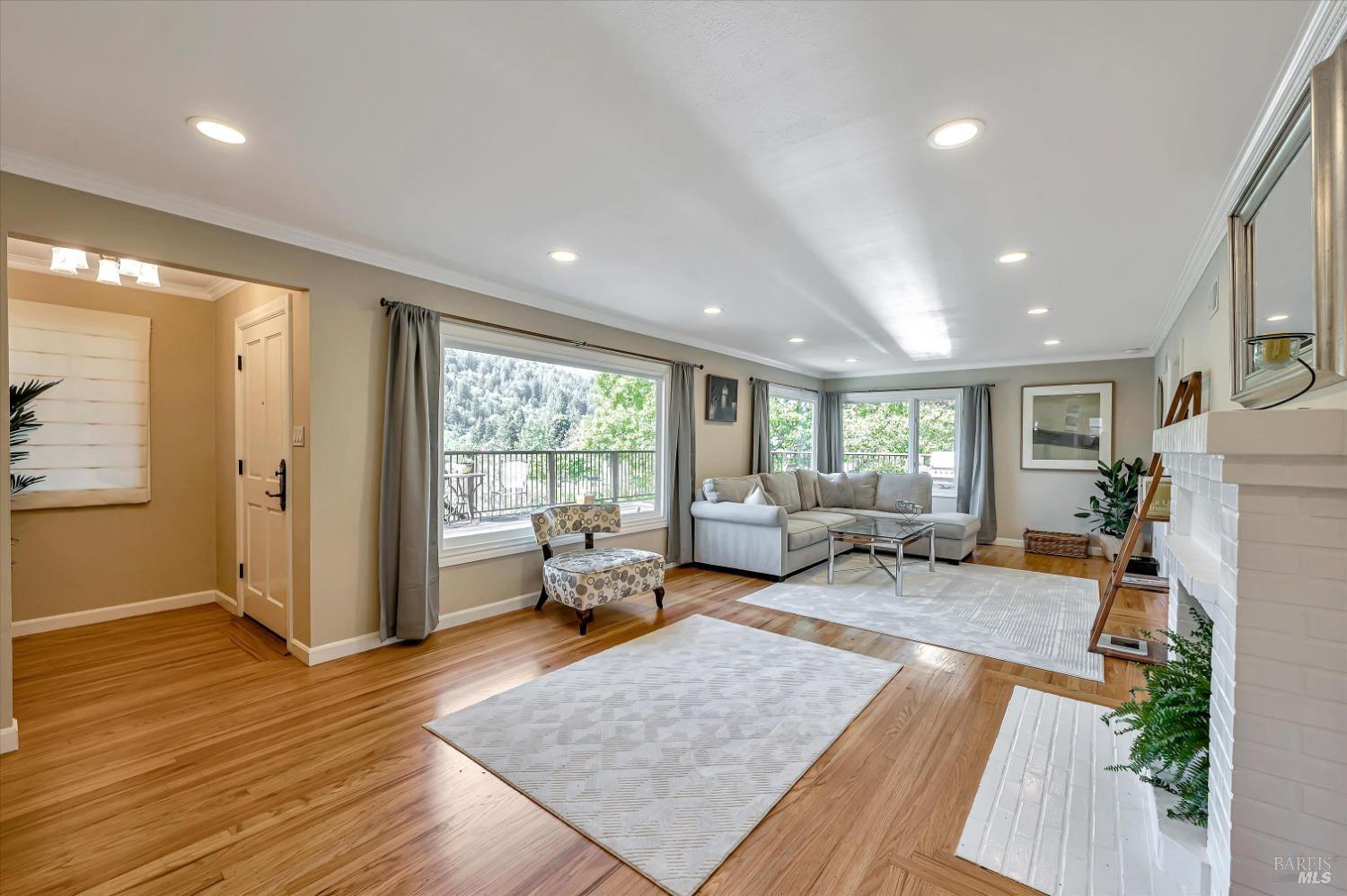 Detail Gallery Image 7 of 58 For 10 Butterfly Ln, Kentfield,  CA 94904 - 4 Beds | 3 Baths