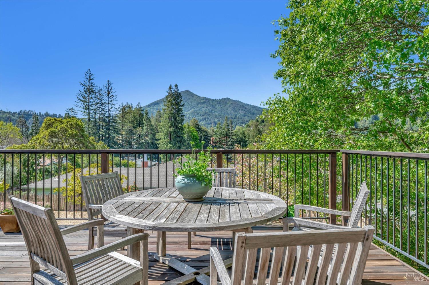 Detail Gallery Image 2 of 58 For 10 Butterfly Ln, Kentfield,  CA 94904 - 4 Beds | 3 Baths